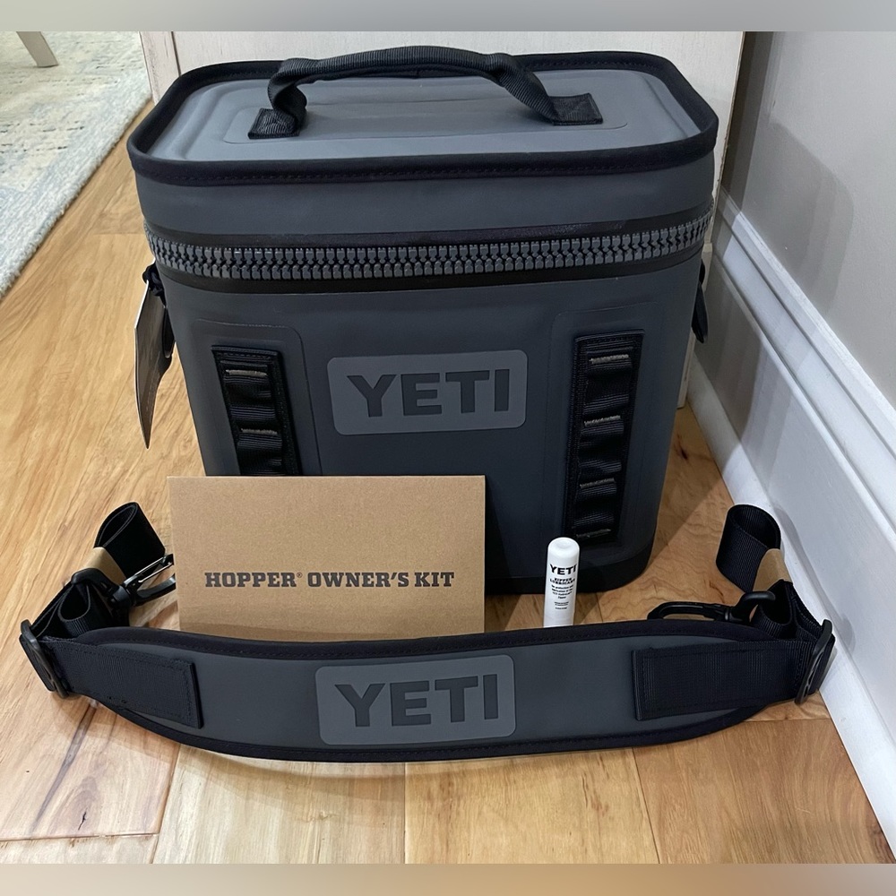 NWT/Box YETI Hopper Flip 8 Soft Carry Cooler Charcoal Gray Zipper Shoulder Strap